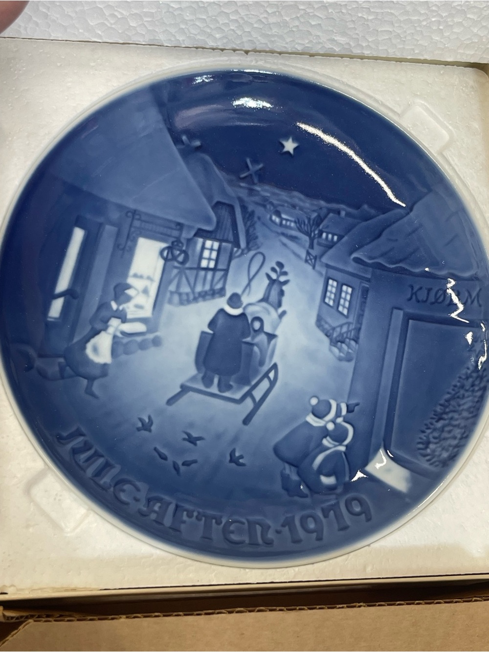1979 Blue Winter Village Decorative Collector Plate
